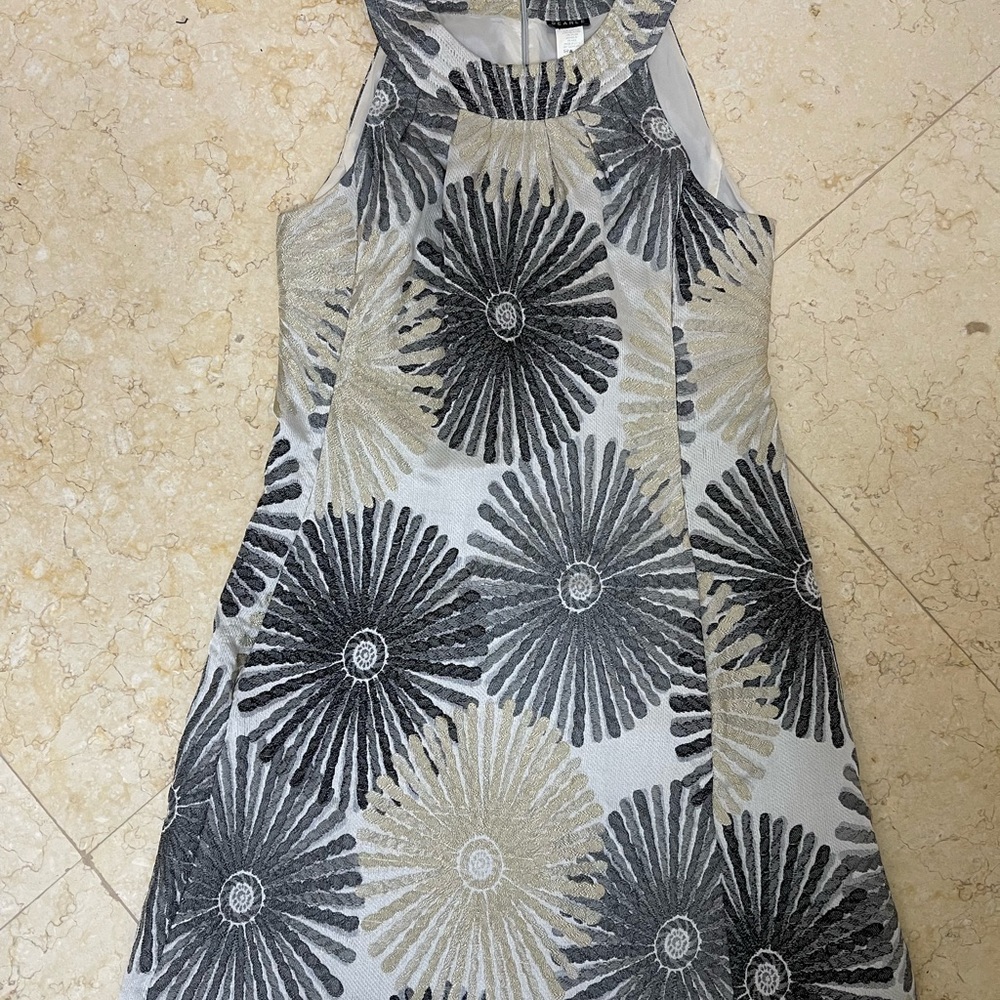 CLASSY SEARLE DRESS - Picture 4 of 8